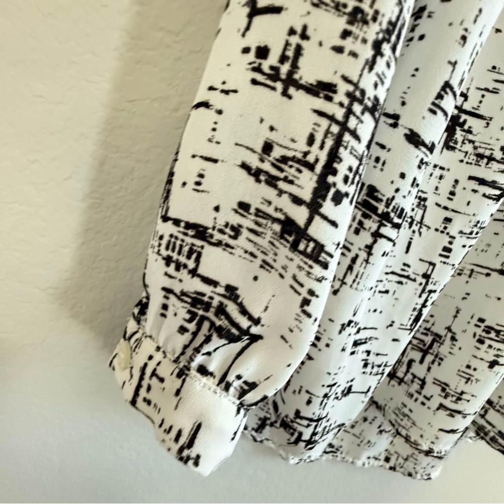 Mercer & Madison Monochrome Patterned Blouse Small - Picture 4 of 14